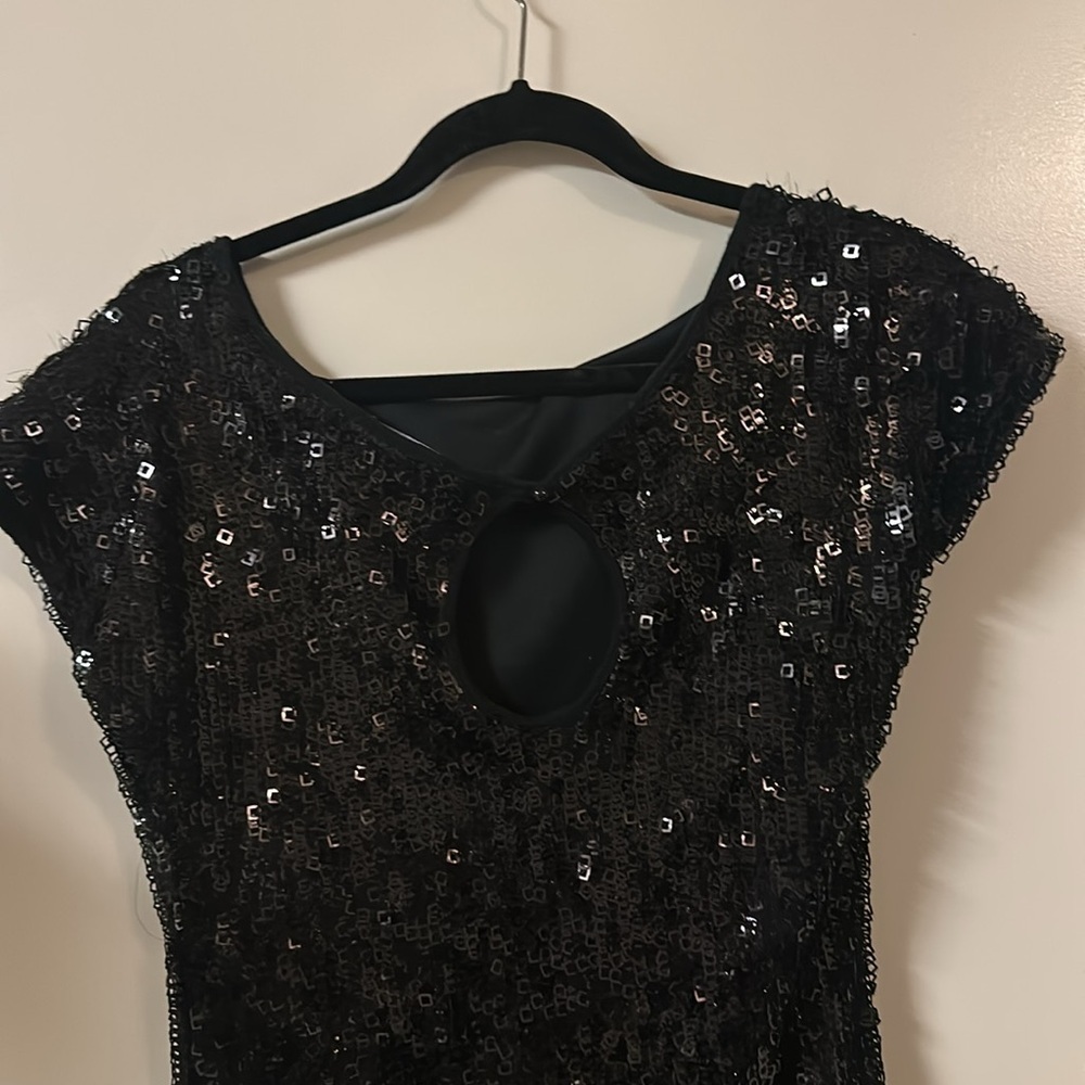 Black sequins dress perfect for New Year’s Eve - Picture 4 of 7